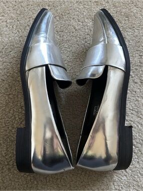 Forever 21 Women’s Silver Pointy Loafers